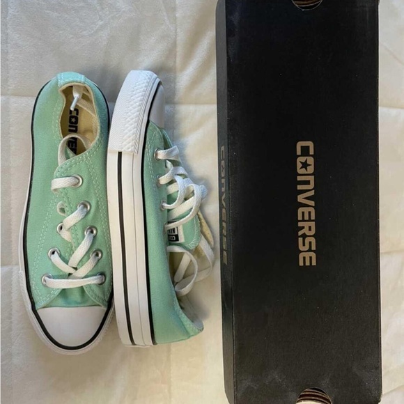 NEW Converse - Picture 1 of 3